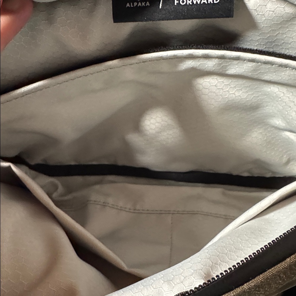 NWT ALPAKA Go Sling Mini V2 - Army Green with Fidlock - Picture 8 of 14